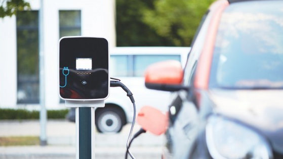 2030年需要多少电动汽车充电站？